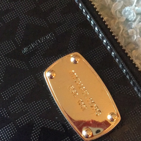 Michael Kors Wallets - Picture 11 of 15